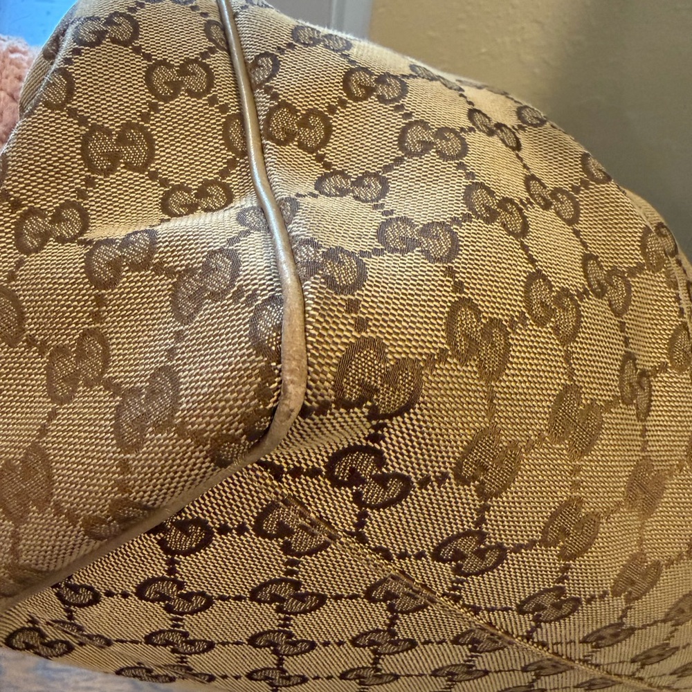 Gucci Sukey Beige and Metallic Monogram tote includes charm with COA - Picture 11 of 17